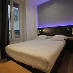 Modern's Hotel