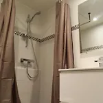 Modern's Hotel